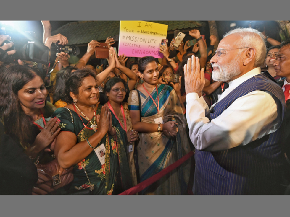 Modi interacts with enthusiastic Indian diaspora in Indonesia's Bali