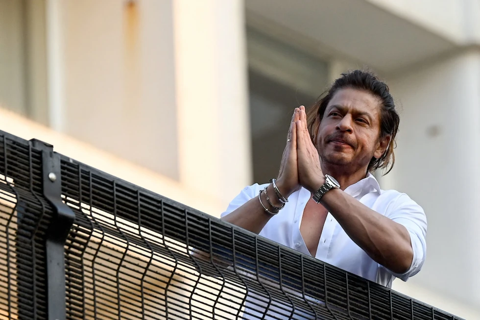 Shah Rukh Khan quits smoking, vows to entertain fans for another decade