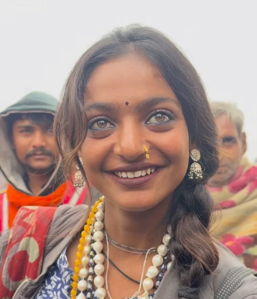 Viral Kumbh Mela girl Monalisa Bhonsle to make acting debut