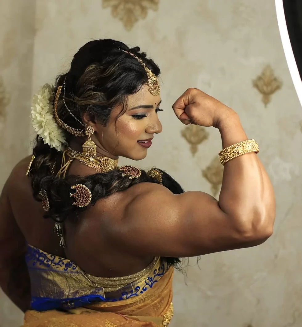 Bodybuilder bride Chitra Purushottam’s wedding look breaks the internet | Watch video