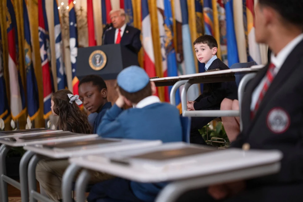 Trump signs order to 'eliminate' US education department