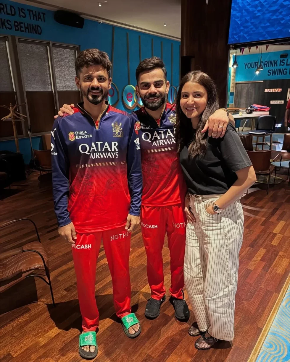 Anushka Sharma cheers RCB win with Virat Kohli, shares heartwarming moment with teammates