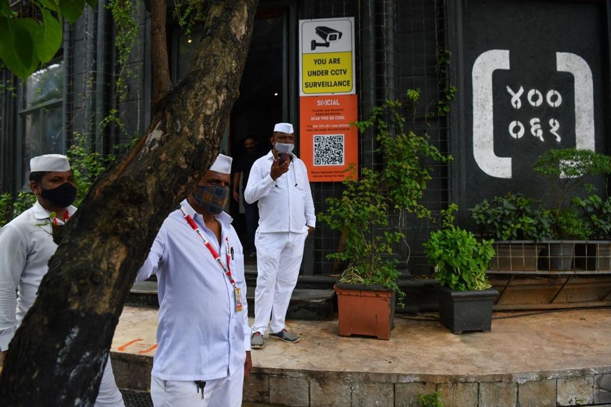 Mumbai dabbawalas get new lifeline