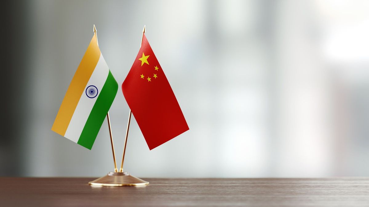 India and China flags