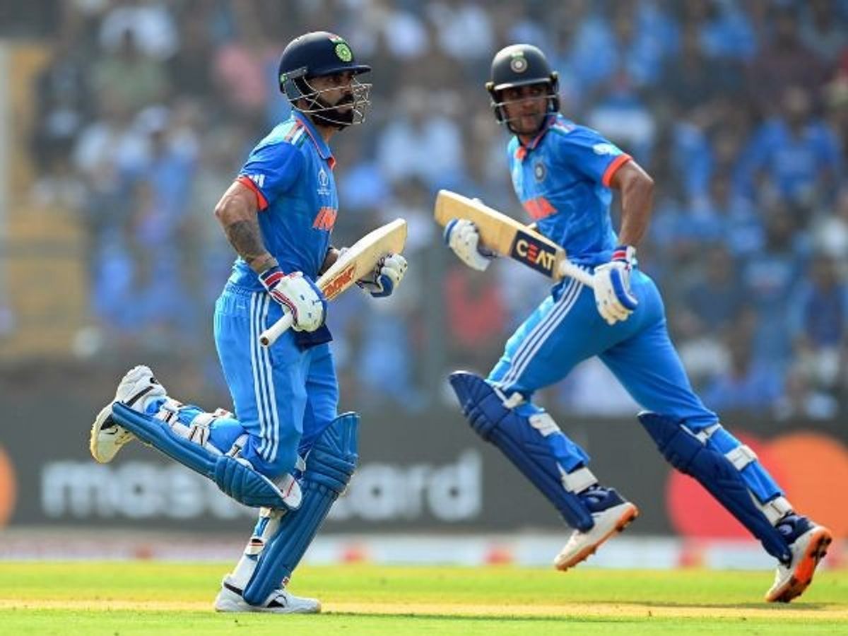 India batters Virat Kohli and Shubman Gill take a run in a World Cup 2023 match.