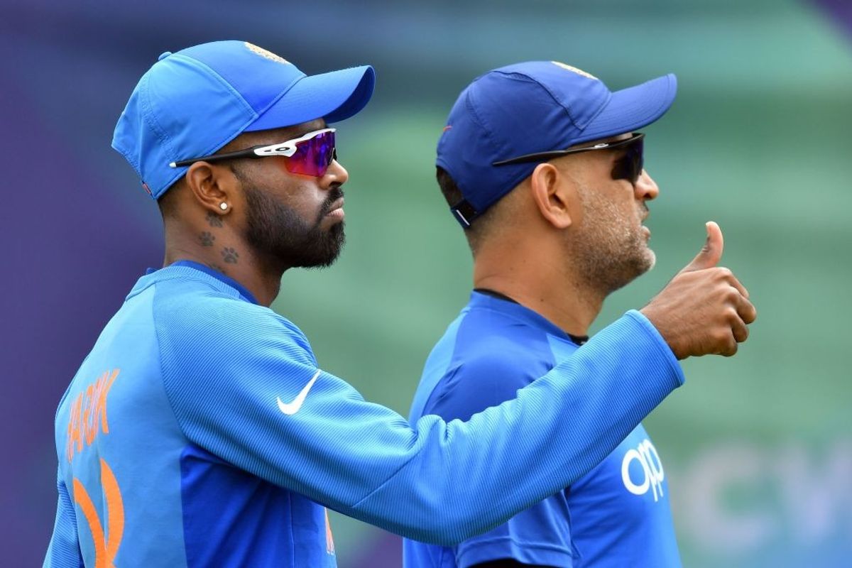 India cricketers Hardik Pandya (L) and Mahendra Singh Dhoni