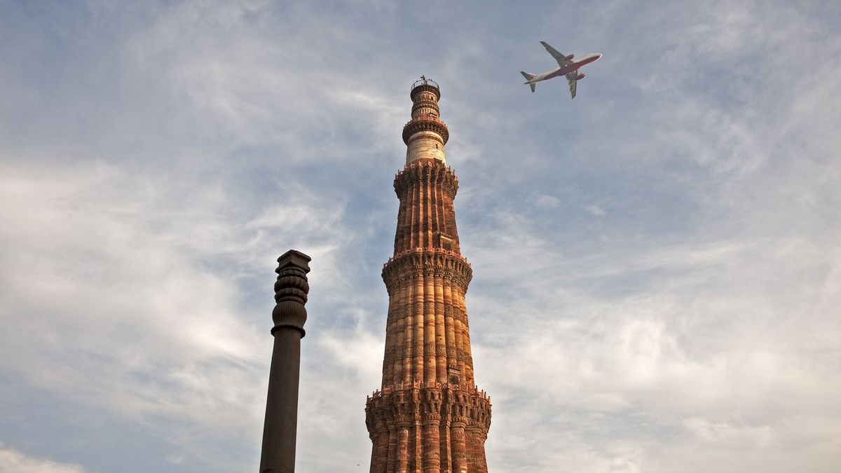 India plane Qutub Minar