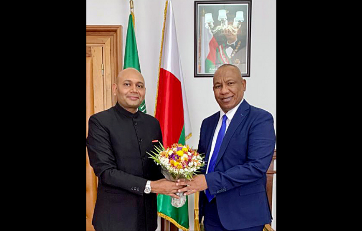 Indian ambassador to Madagascar and Comoros Abhay Kumar and Madagascar prime minister Christian Ntsay