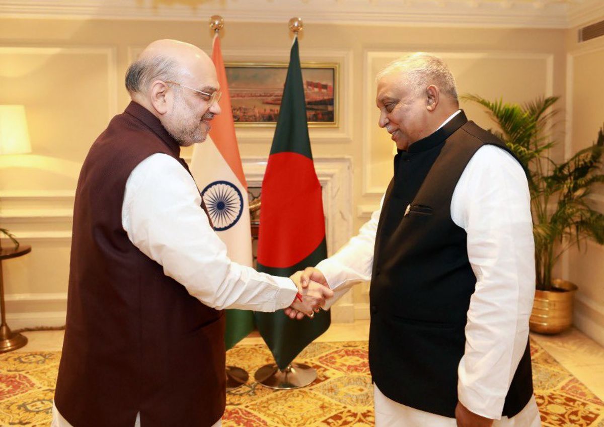 Indian and Bangladeshi home ministers