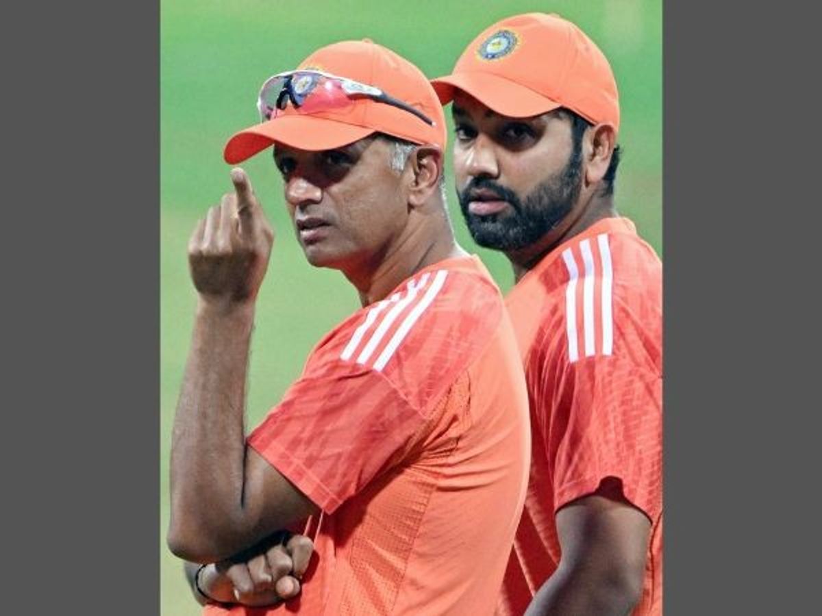 Indian cricket head coach Rahul Dravid (L) and captain Rohit Sharma