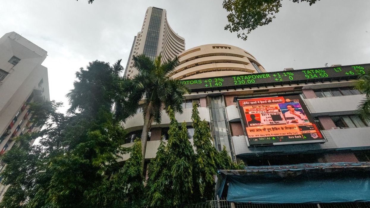 Indian Markets Slip as IT Shares Weigh and US Tariff Fears