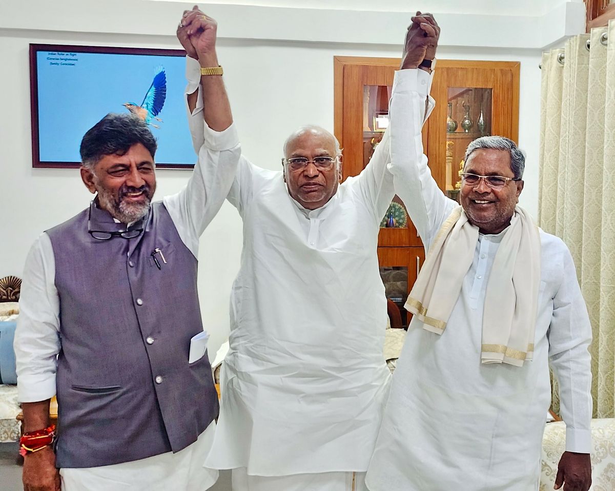 Indian National Congress president Mallikarjun Kharge (C) with Siddaramaiah (R) and DK Shivakumar in New Delhi