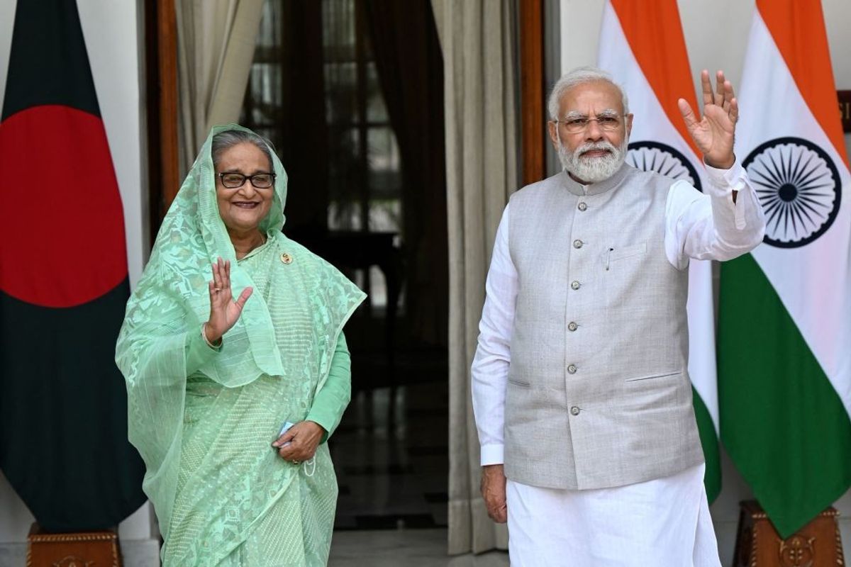 Indian PM Narendra Modi and Bangladeshi PM Sheikh Hasina