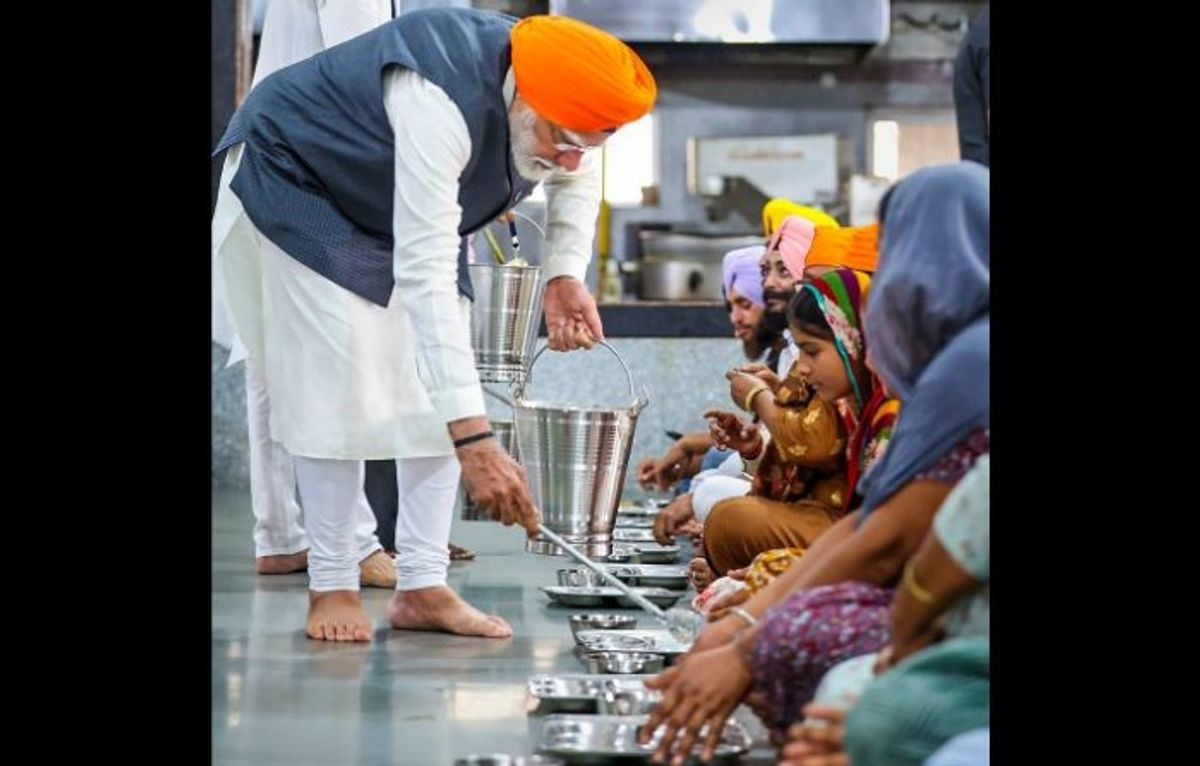 Indian PM Narendra Modi at gurdwara in Patna, Bihar