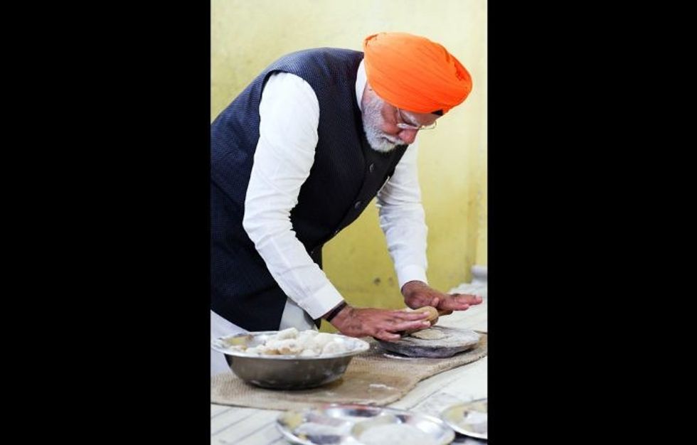 Indian PM Narendra Modi at gurdwara in Patna, Bihar