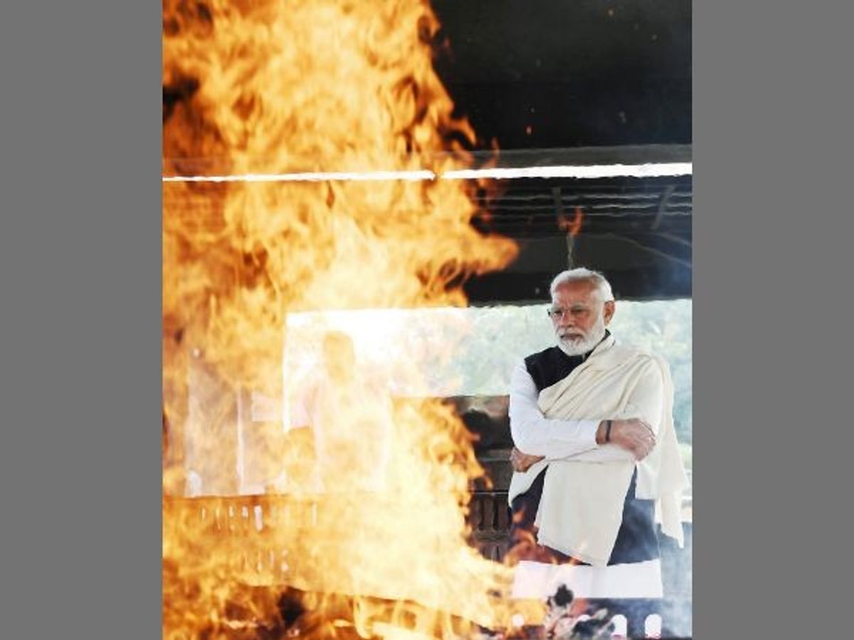 Indian PM Narendra Modi attends last rites of his mother Heeraben Mod