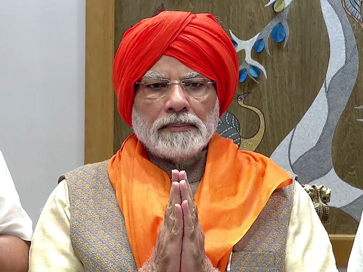 Indian PM Narendra Modi wears a turban
