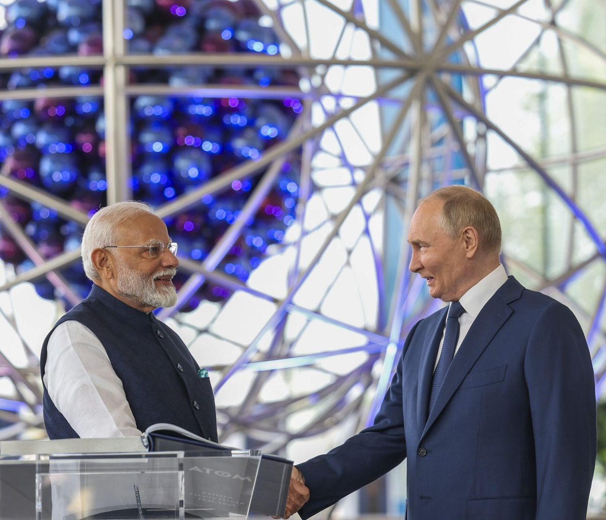 Indian PM Narendra Modi with Russian president Vladimir Putin