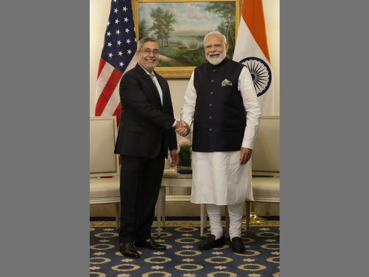 Indian PM Narendra Modi with Sanjay Mehrotra, CEO of Micron Technology, in Washington, US,