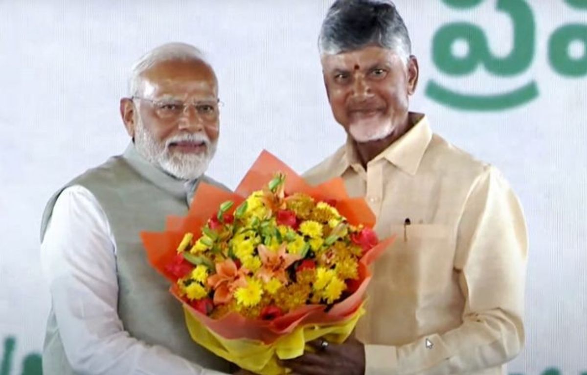 Indian PM Narendra Modi with the newly sworn in chief minister of the state of Andhra Pradesh, N Chandrababu Naidu