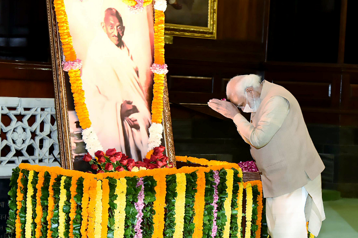Modi pays tributes to Gandhi, Shastri on birth anniversaries