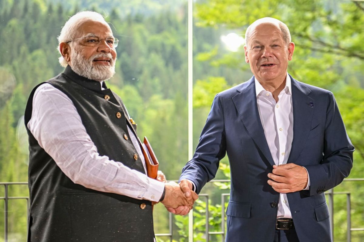Indian prime minister Narendra Modi with German chancellor Olaf Scholz