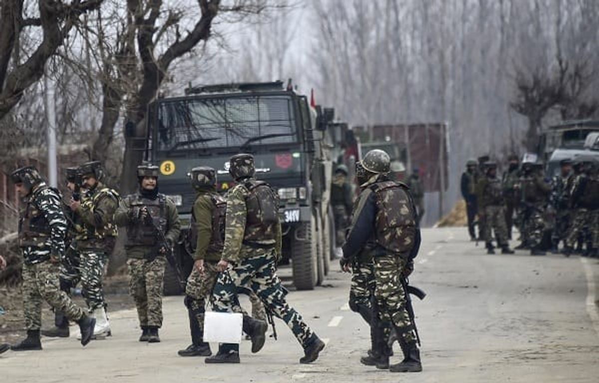 Indian troops in Kashmir, Pakistan Intrudes India
