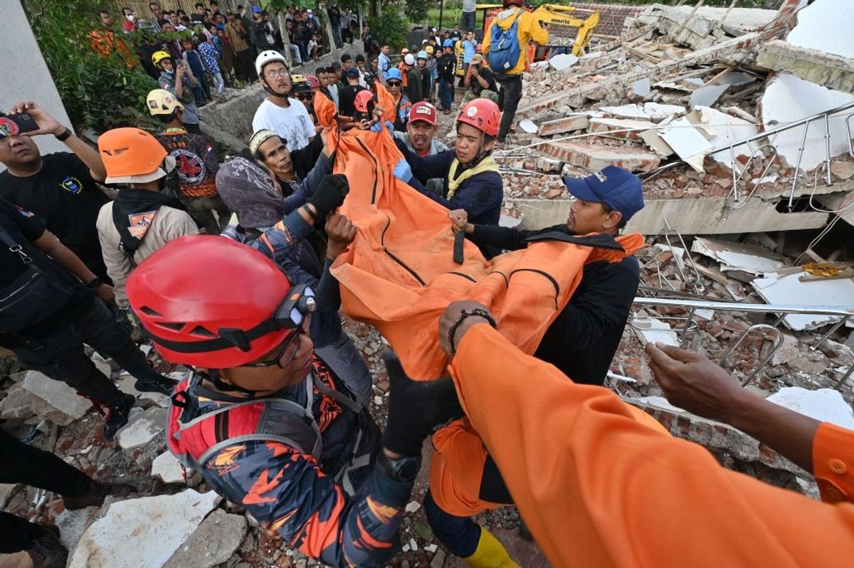 Indonesia earthquake kills 162