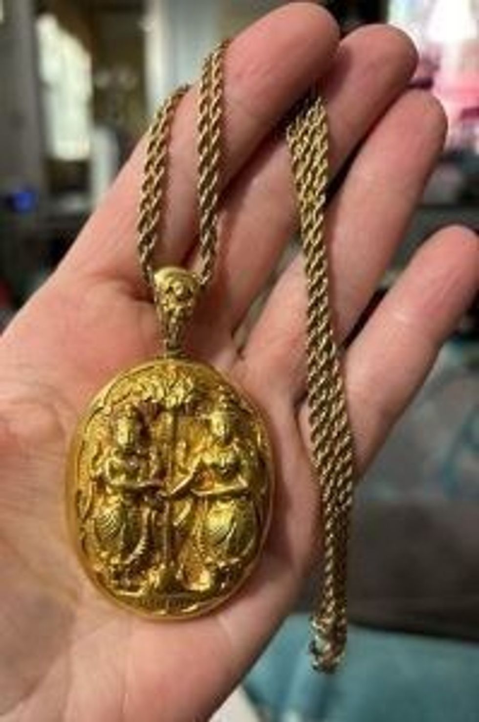 INSET 6 Annapurnas necklace