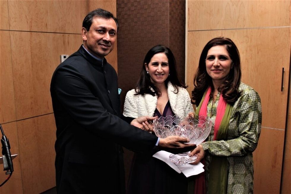 INSET JaiminiBhagwatiCharlesWheelerAwardtoWheelerSistersMarina and Shirin14Dec2012