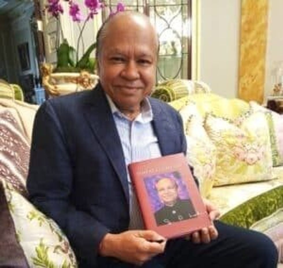 INSET Sri Prakash Lohia with his memoirs October 2023