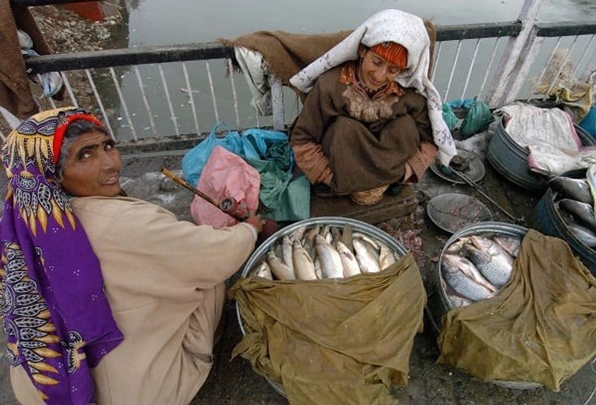 Kashmir Footpath Vendors Defy Strike Call To Observe Infantry Day As 'Black Day'