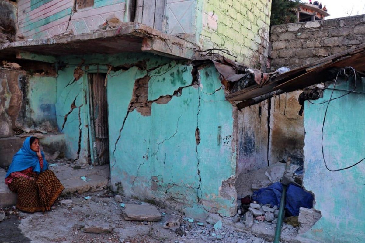 Joshimath buildings develop cracks
