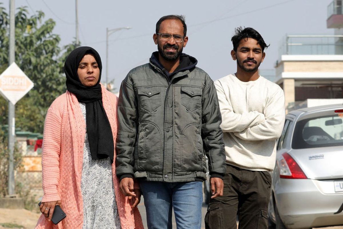 Journalist Siddique Kappan (C)