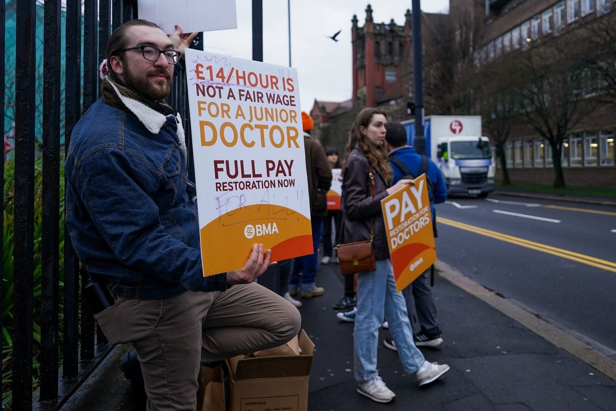 Junior doctors begin new five-day strike over pay dispute