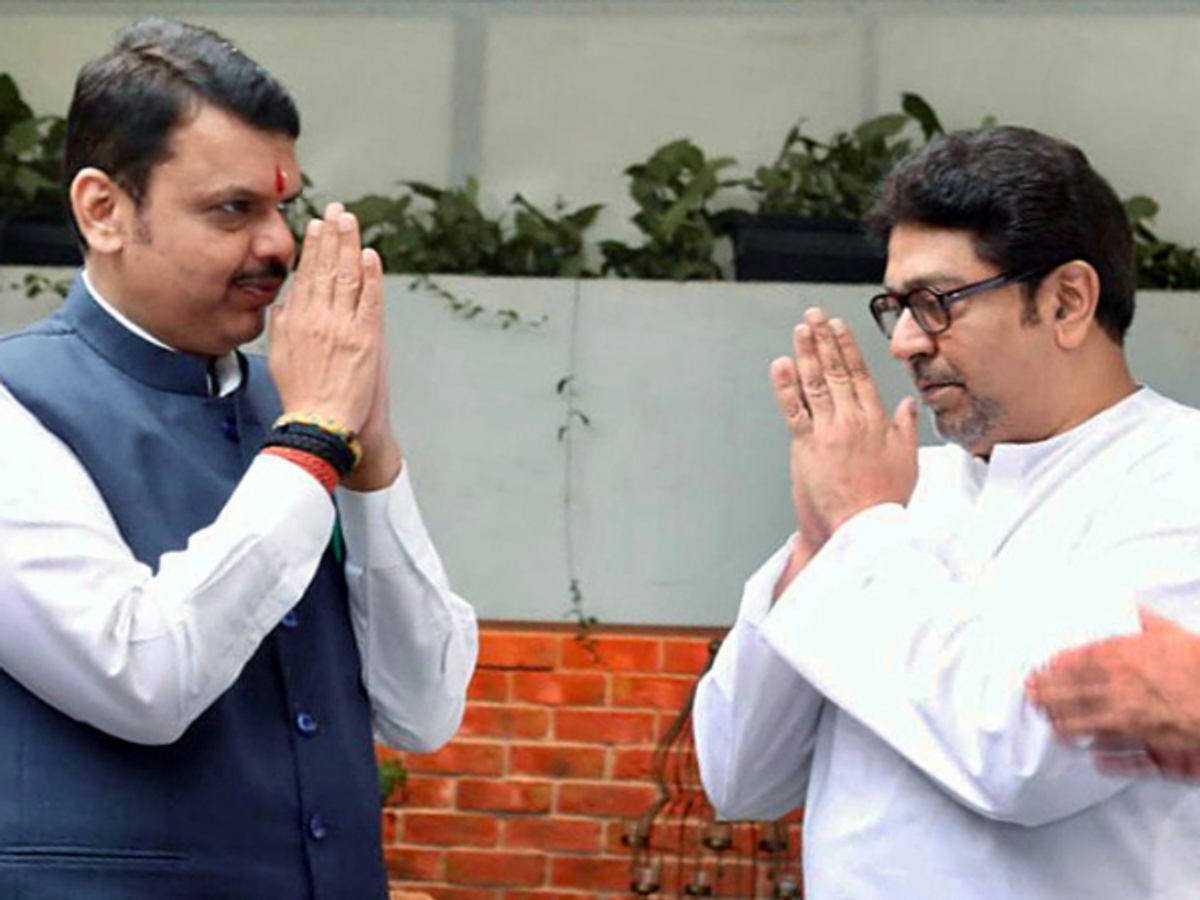 (L-R) Maharashtra deputy chief minister Devendra Fadnavis and Maharashtra Navnirman Sena chief Raj Thackeray