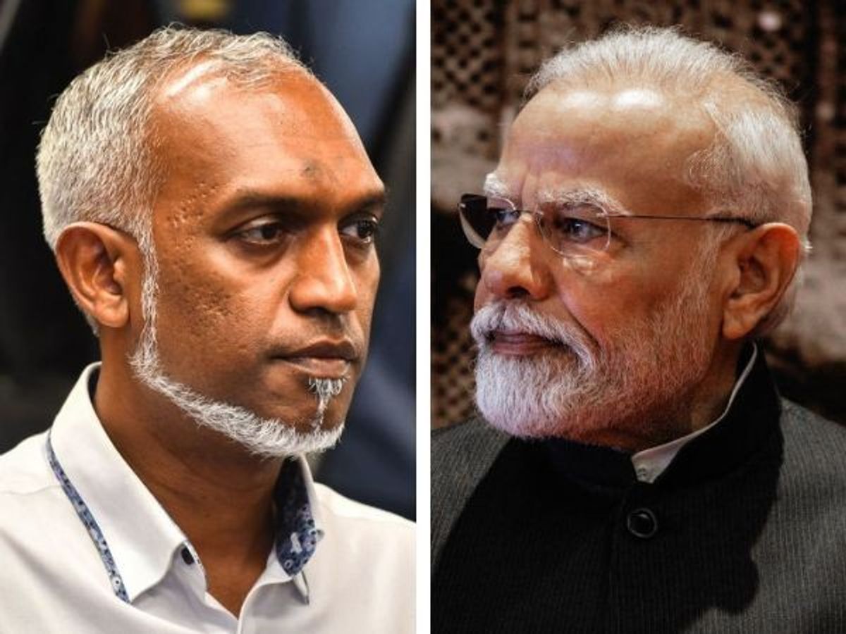 (L-R) Maldives incoming president Mohamed Muizzu and Indian prime minister Narendra Modi