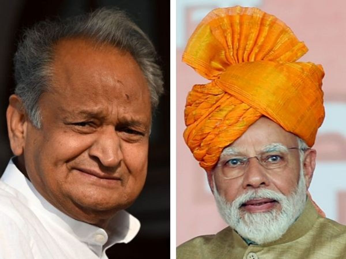 (L-R) Rajasthan chief minister Ashok Gehlot and Indian prime minister Narendra Modi