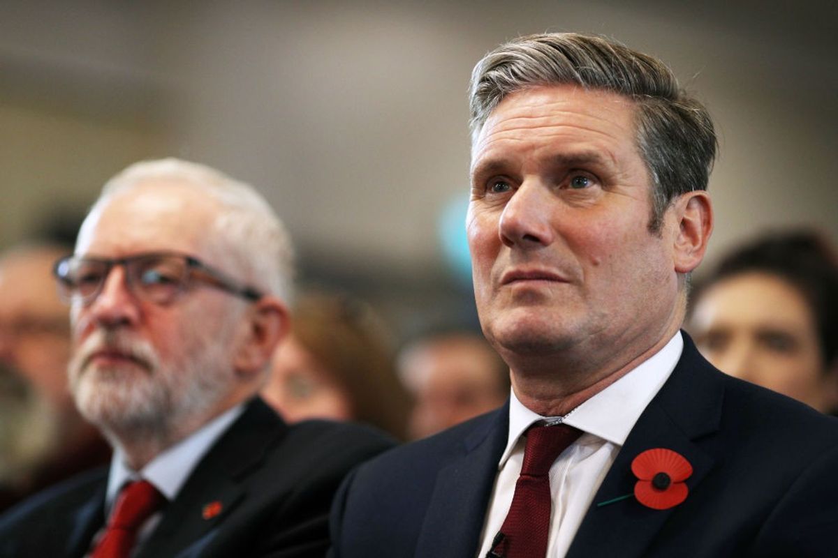 Labour leader Keir Starmer (R) and his predecessor Jeremy Corbyn
