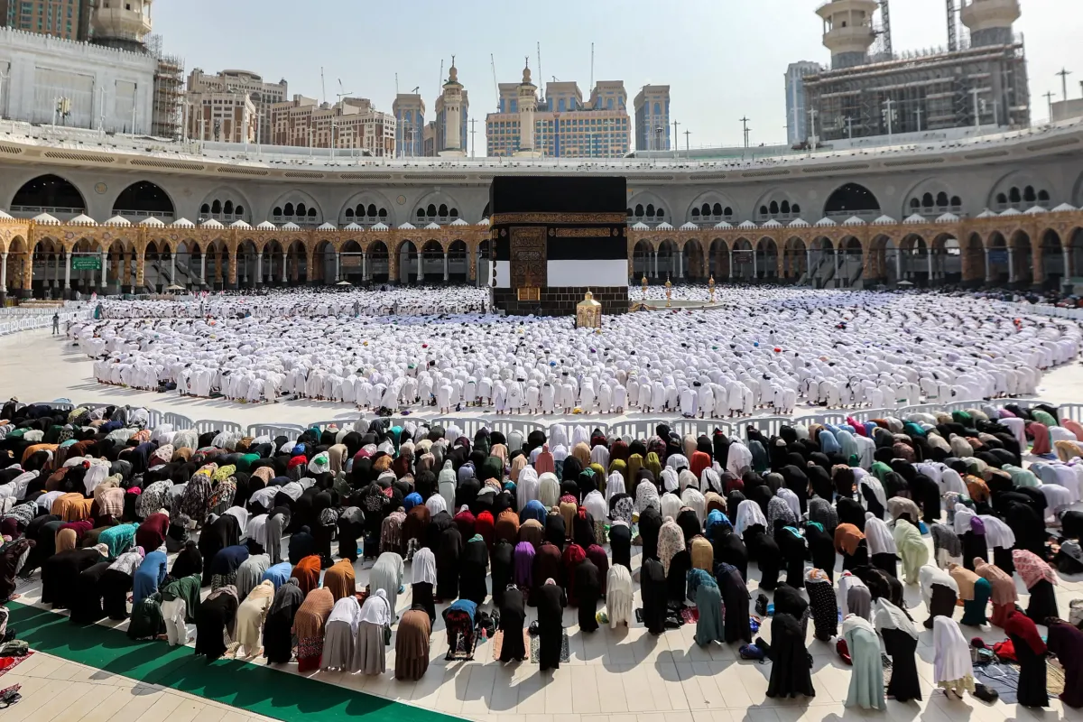 Illegal hajj pilgrims save money but risk arrest