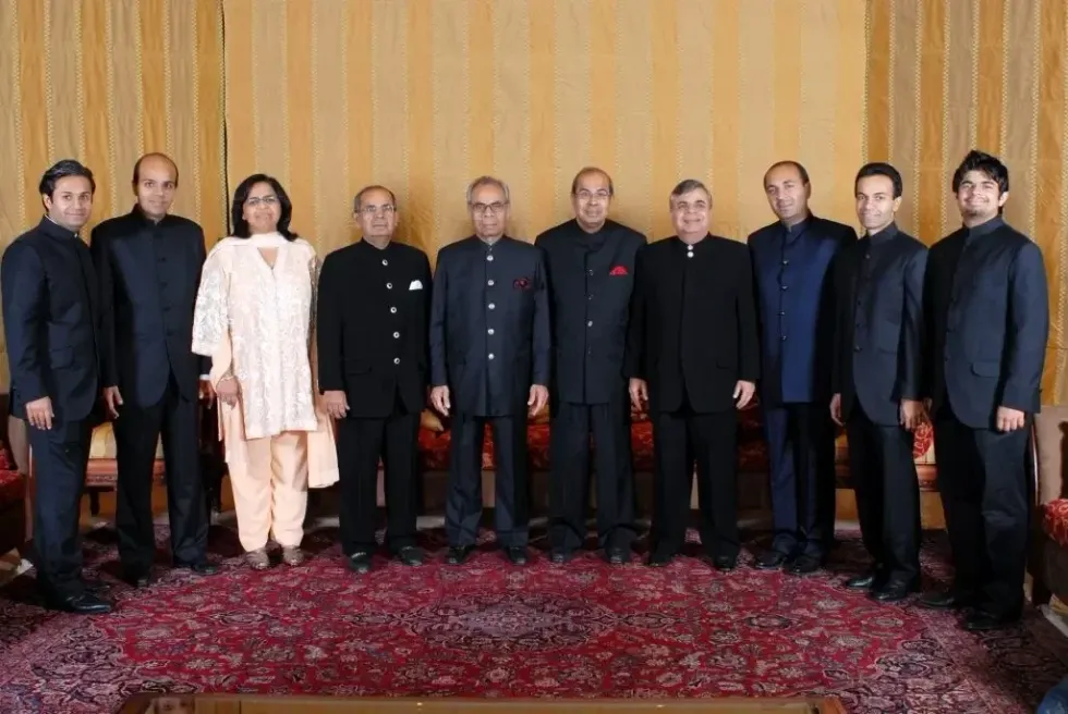 LEAD 1 Srichand Hinduja INSET 4 From left Ramkrishan Ajay Vinoo Gopi Srichand Prakash Ashok Sanjay Dheeraj Shom 1