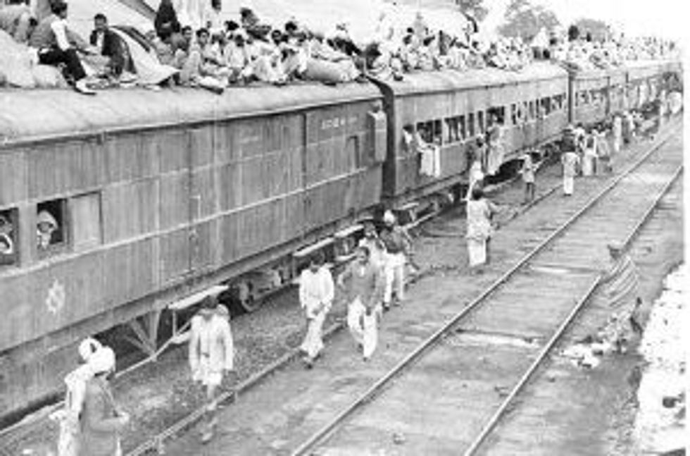 LEAD Alnoor Mitha INSET 6 A refugee special train at Ambala Station during partition of India