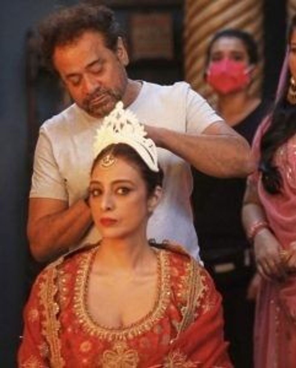 Lead inset Tabu on Bhool Bhulaiyaa 2 set with director Anees Bazmee 1