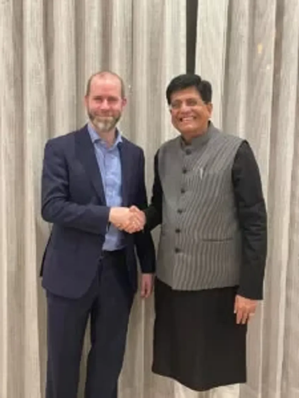 LEAD Jonathan Reynolds INSET 1 with Piyush Goyal  1