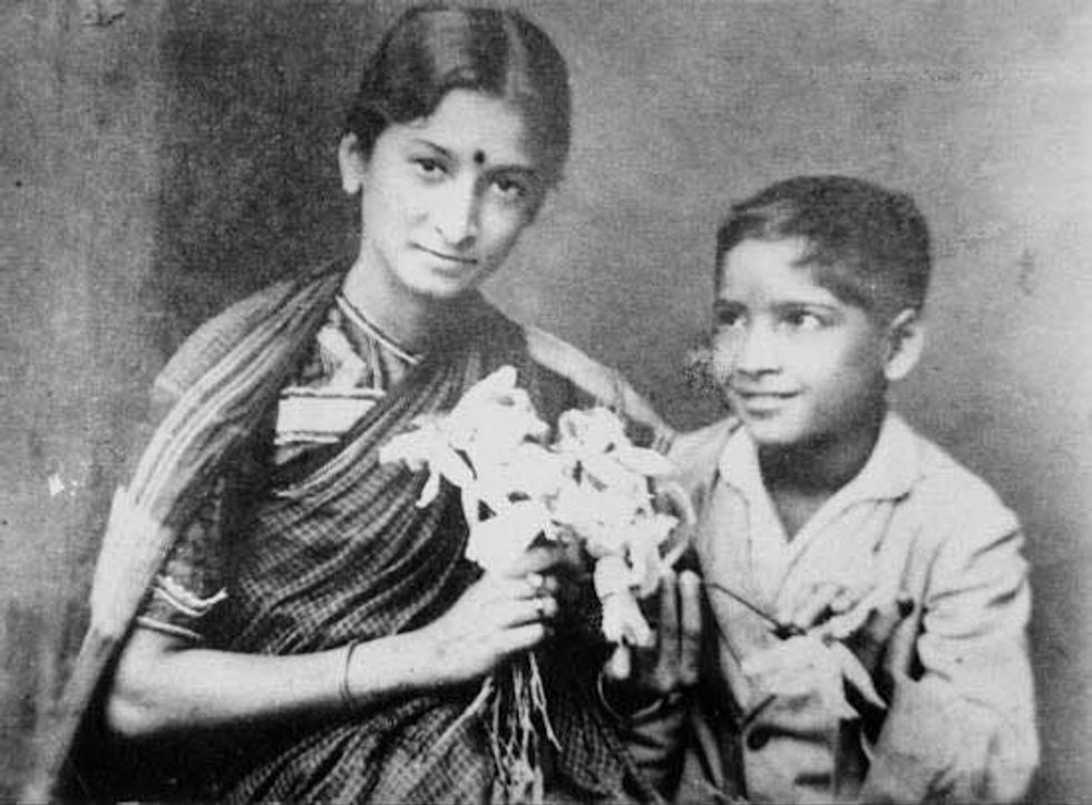 Lead kamlabai gokhale with her son fr90A