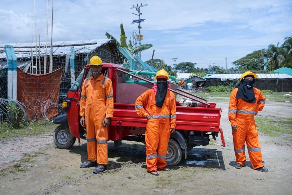 LEAD Rohingya INSET 3 Volunteers men and women receive fire drill training in the field near Rohingya camp DSC02180 copy