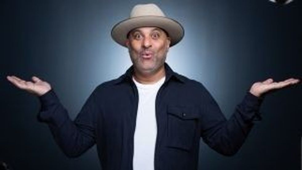 Lead Russell Peters 4877
