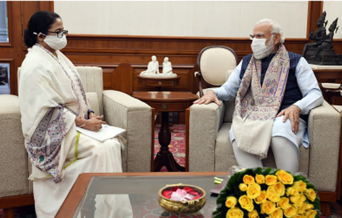 Mamata meets Modi, seeks rolling back BSF jurisdiction
