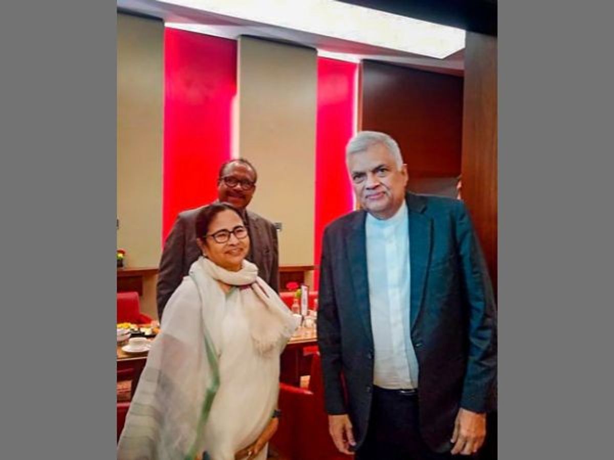 Mamata Banerjee with Ranil Wickremesinghe