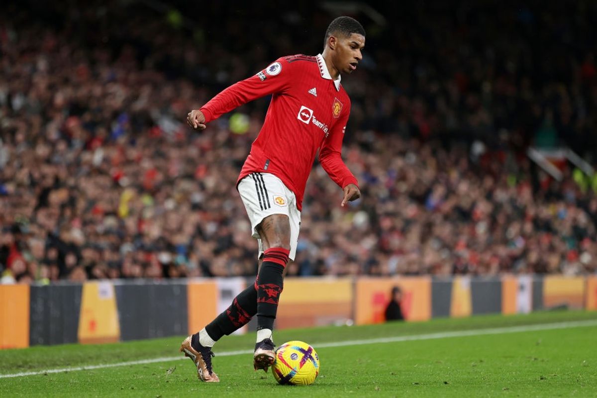 Marcus Rashford of Manchester United runs with the ball